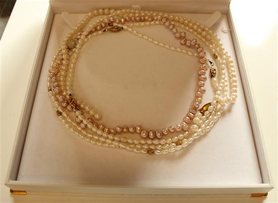 5 pearl necklaces